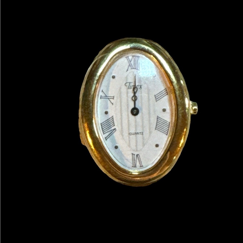 Vintage Beautiful Timex - Stamped Ostrich Print Leather Band 8” (needs battery)